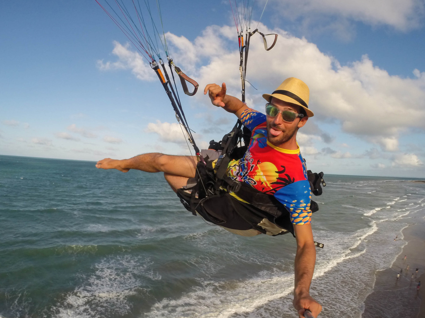 François Ragolski and his funky hat Fly above the atlantique ocean in Canoa Que Brada Brazil Glide Paragliding School