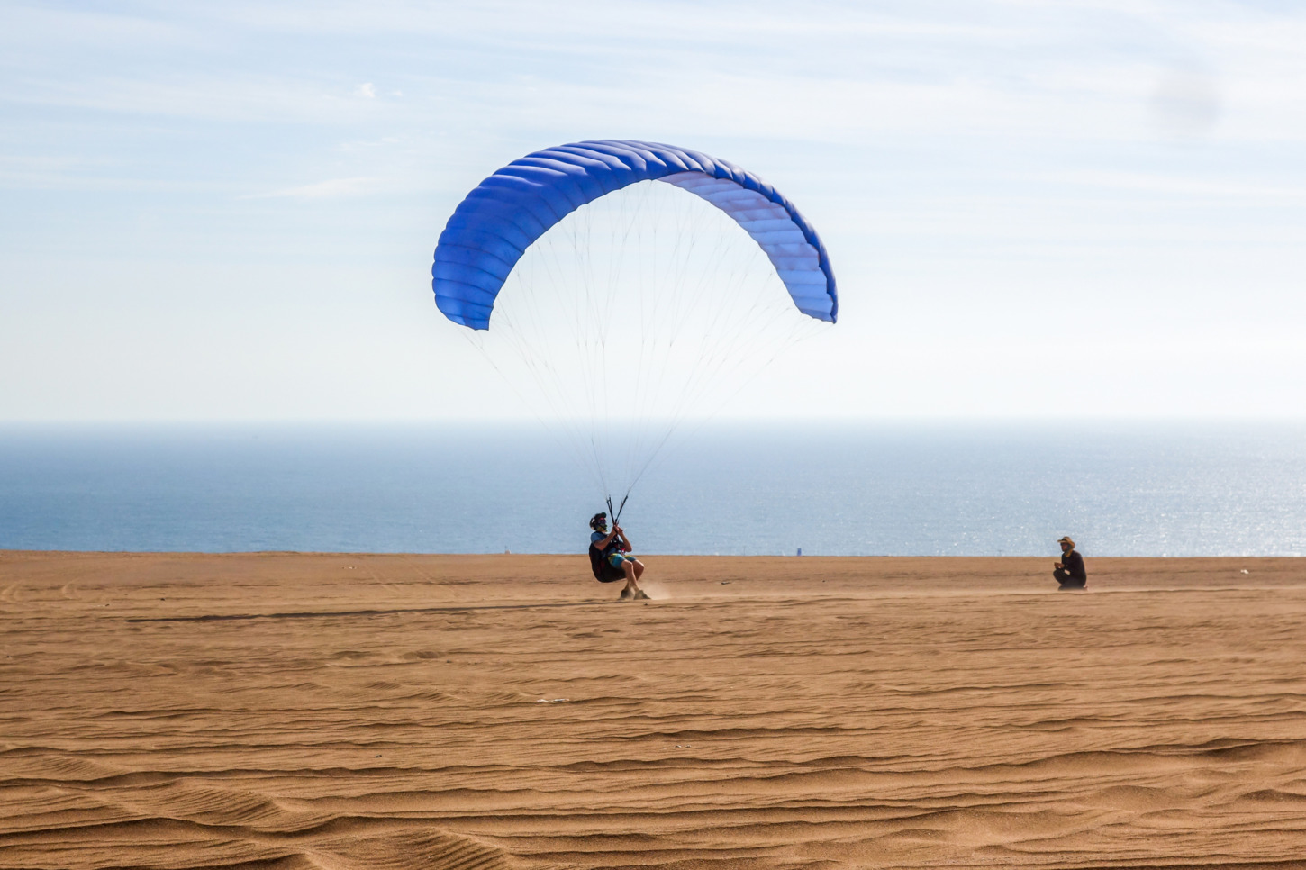 Noah Bahnson Groundhandling sand beach Glide Paragliding