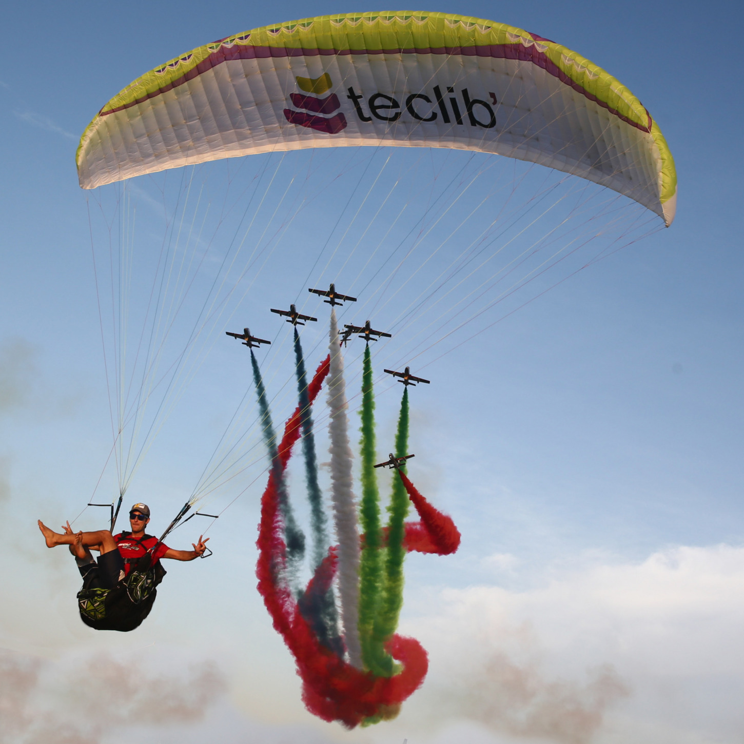 Glide Paragliding Ragolski flying Dubai airforce teclib wing