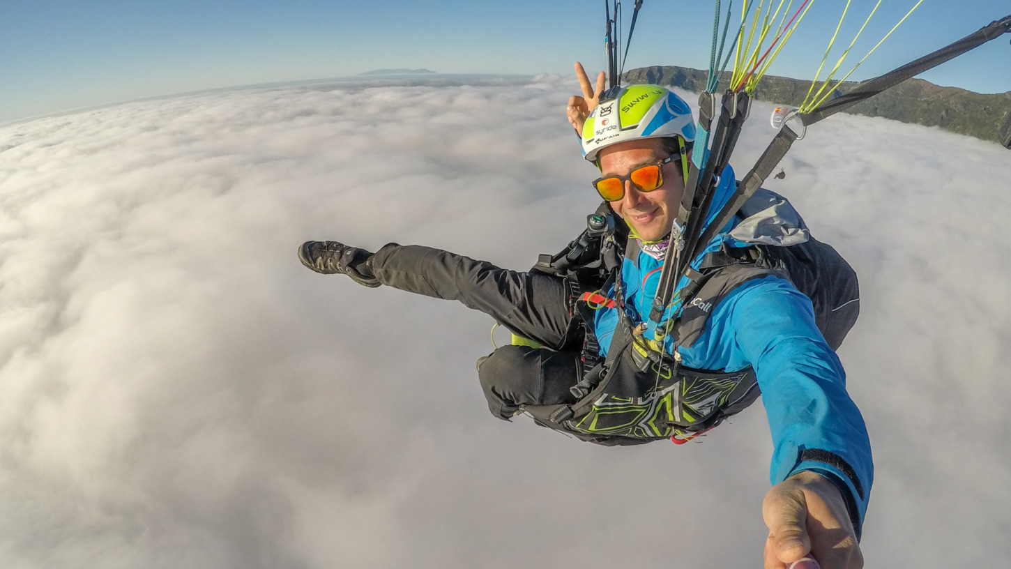 Glide Paragliding Ragolski flying above sea cloud
