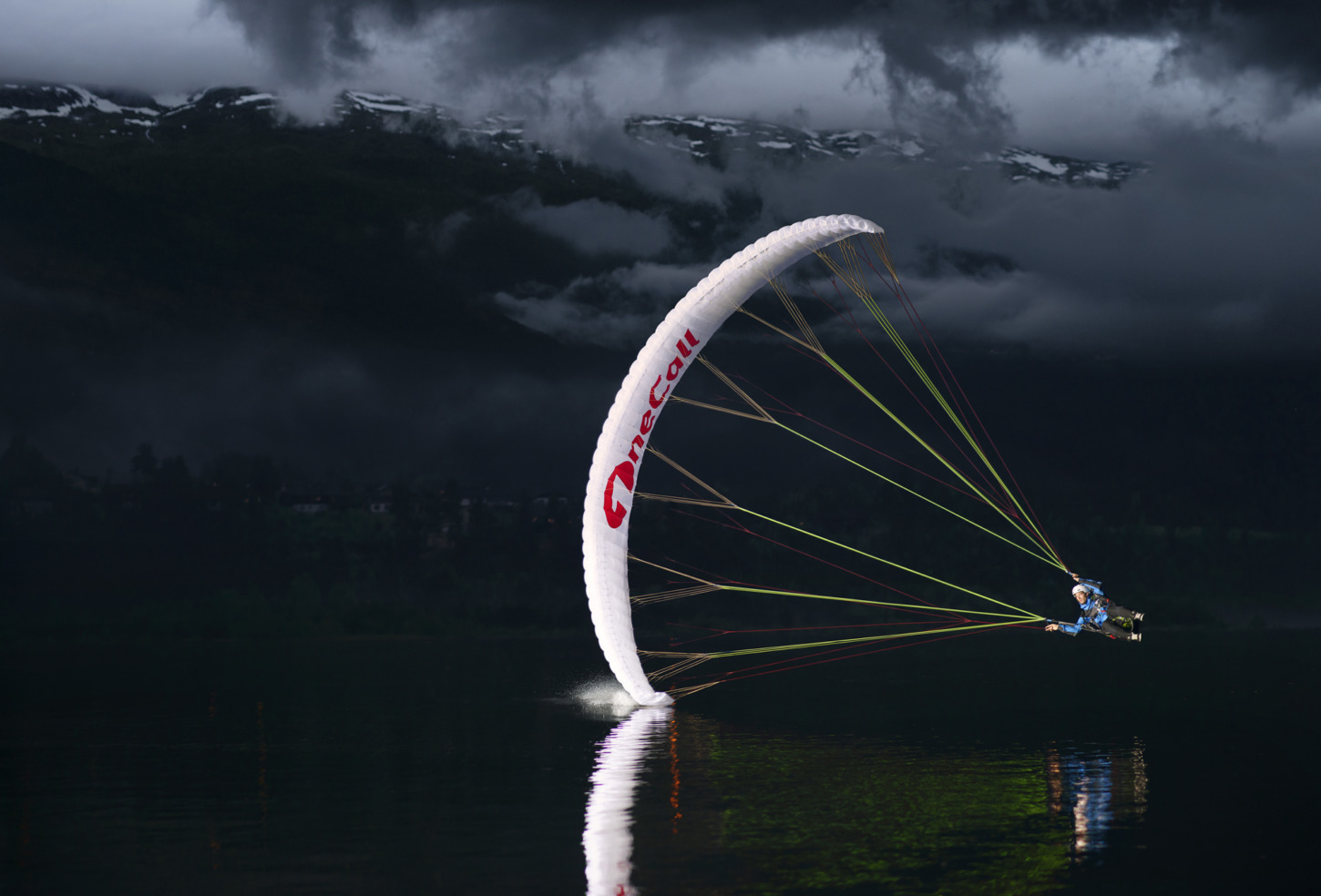 Glide Paragliding night wing touch water Ragolski