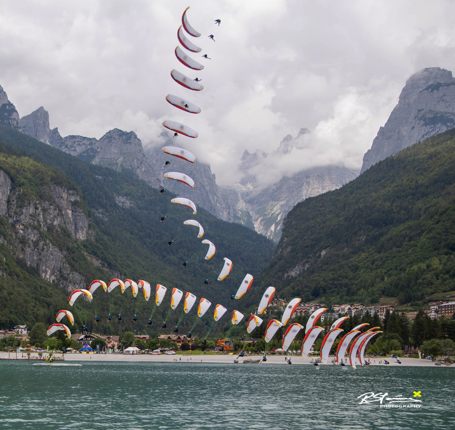 Glide Paragliding 360 landing water competition acro Ragolski